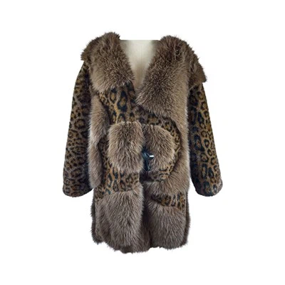 النمر مع معطف فرو الثعلب